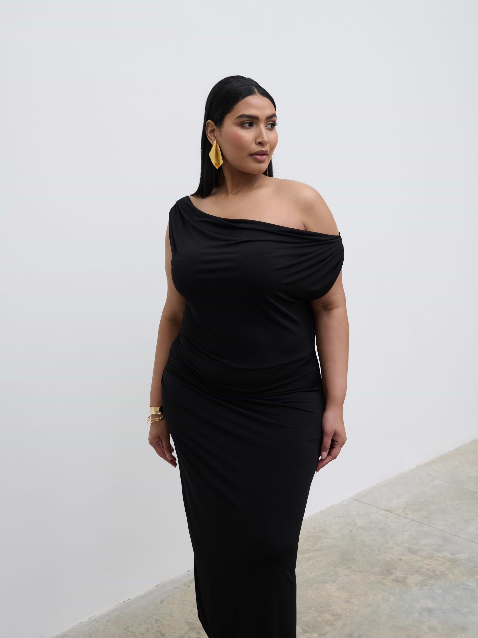 Janece Asymmetric Jersey Dress Curve - Black