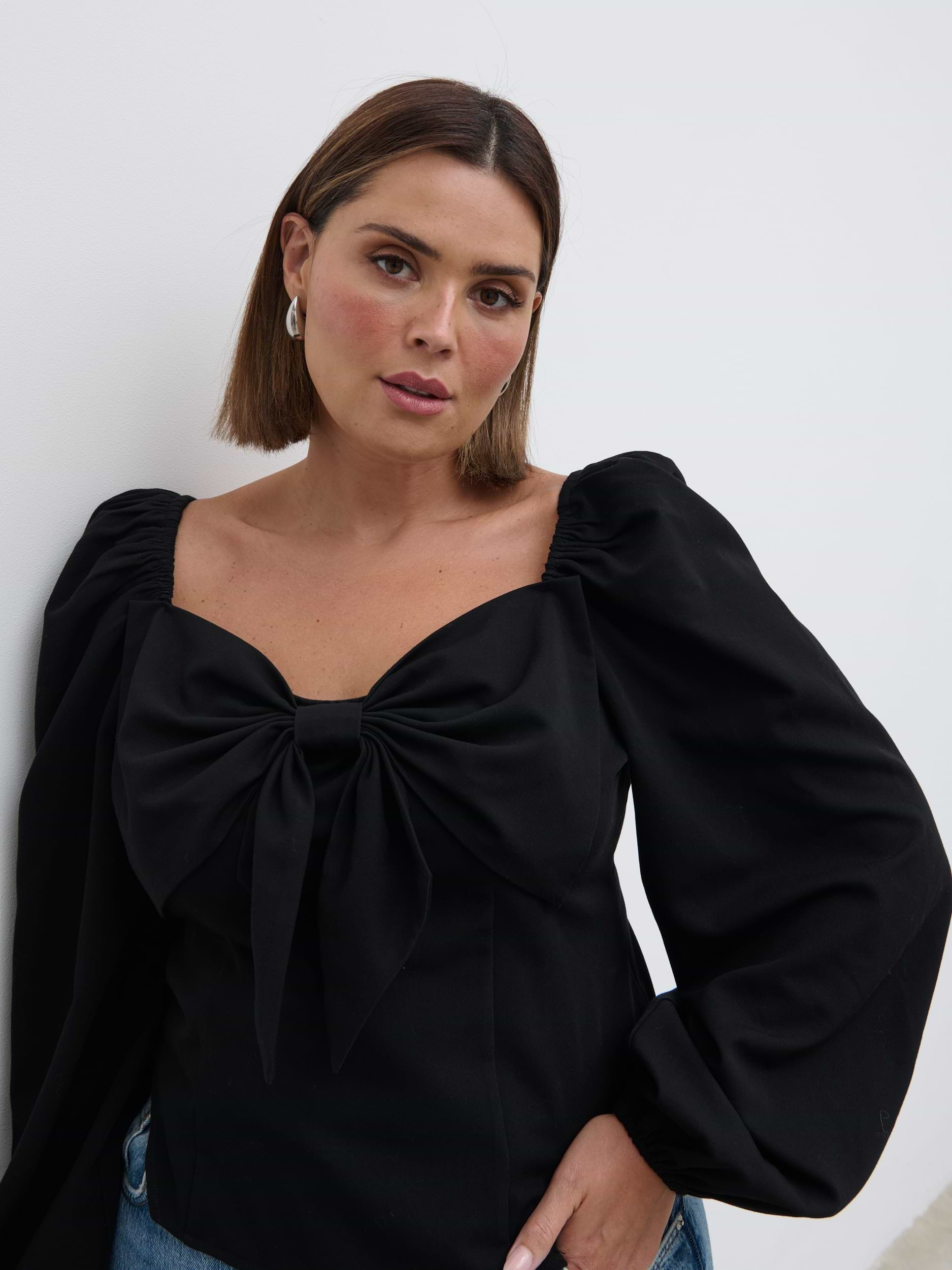 Jemima Exaggerated Bow Top Curve - Black