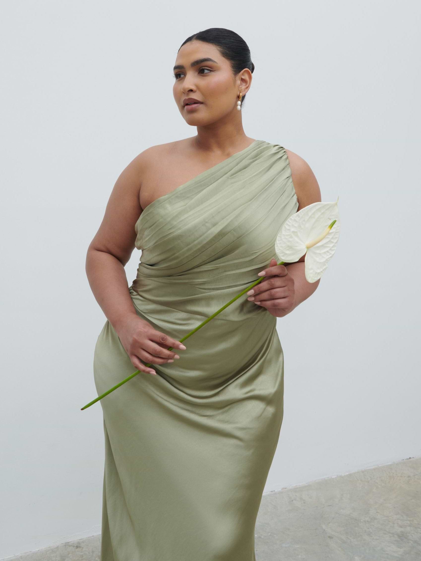 Juliet Ruched Maxi Bridesmaid Dress Curve - Matte Olive