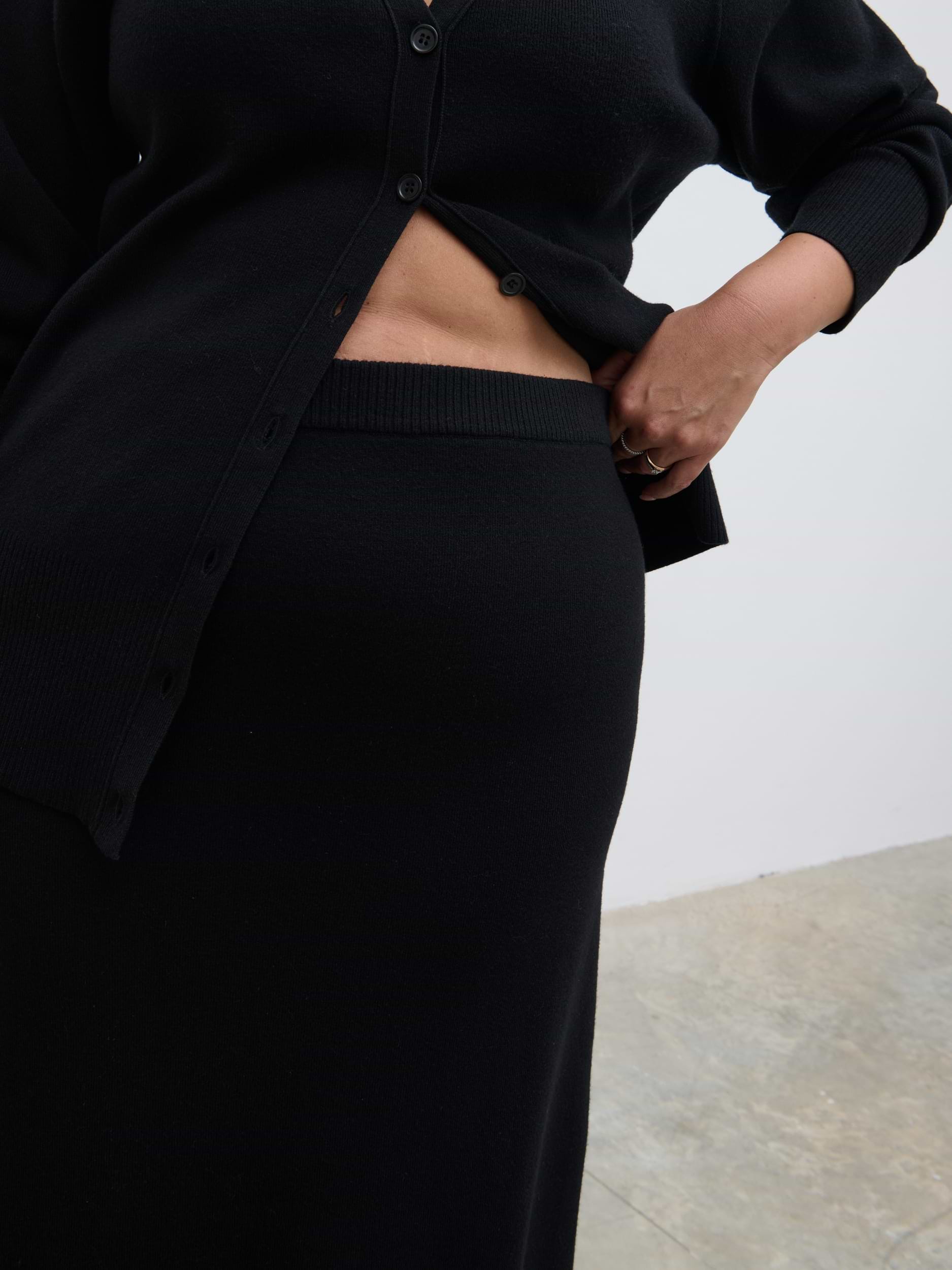 Justine Rib Knit Maxi Skirt Curve - Black