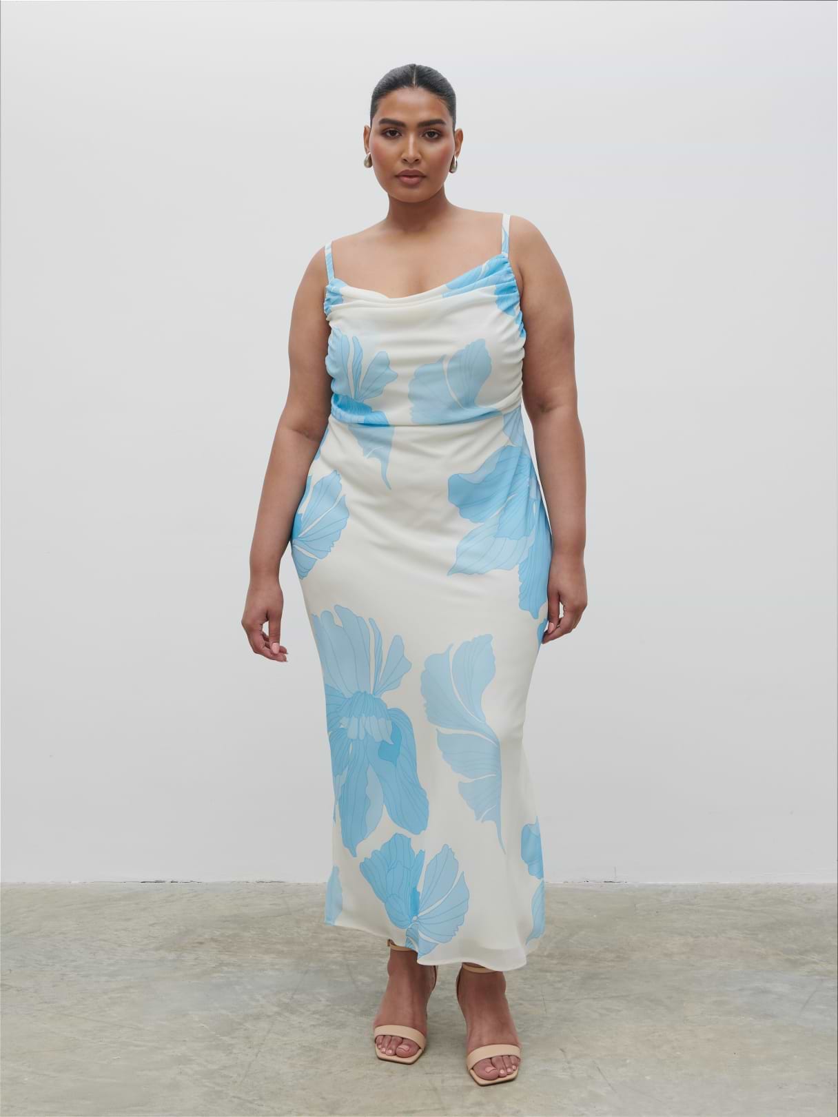 Keisha Ruched Midaxi Dress Curve - Blue and Cream Floral