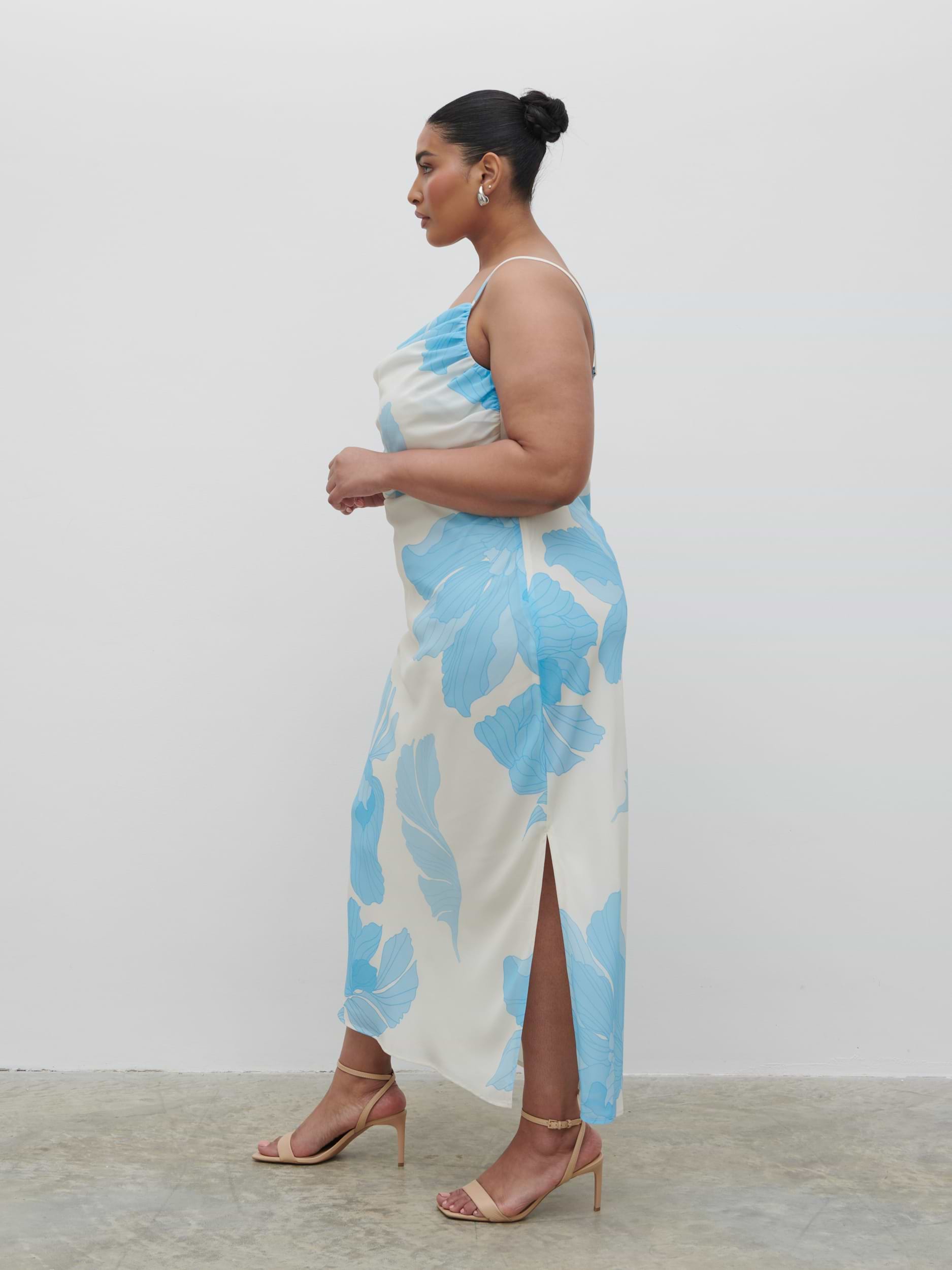 Keisha Ruched Midaxi Dress Curve - Blue and Cream Floral