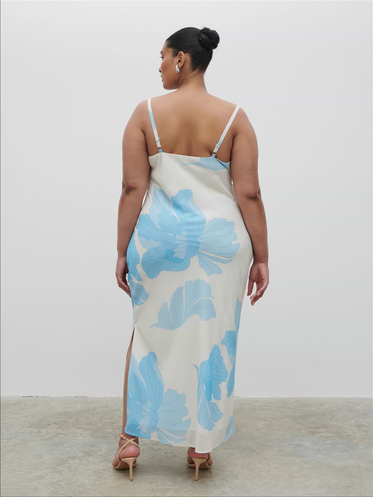 Keisha Ruched Midaxi Dress Curve - Blue and Cream Floral