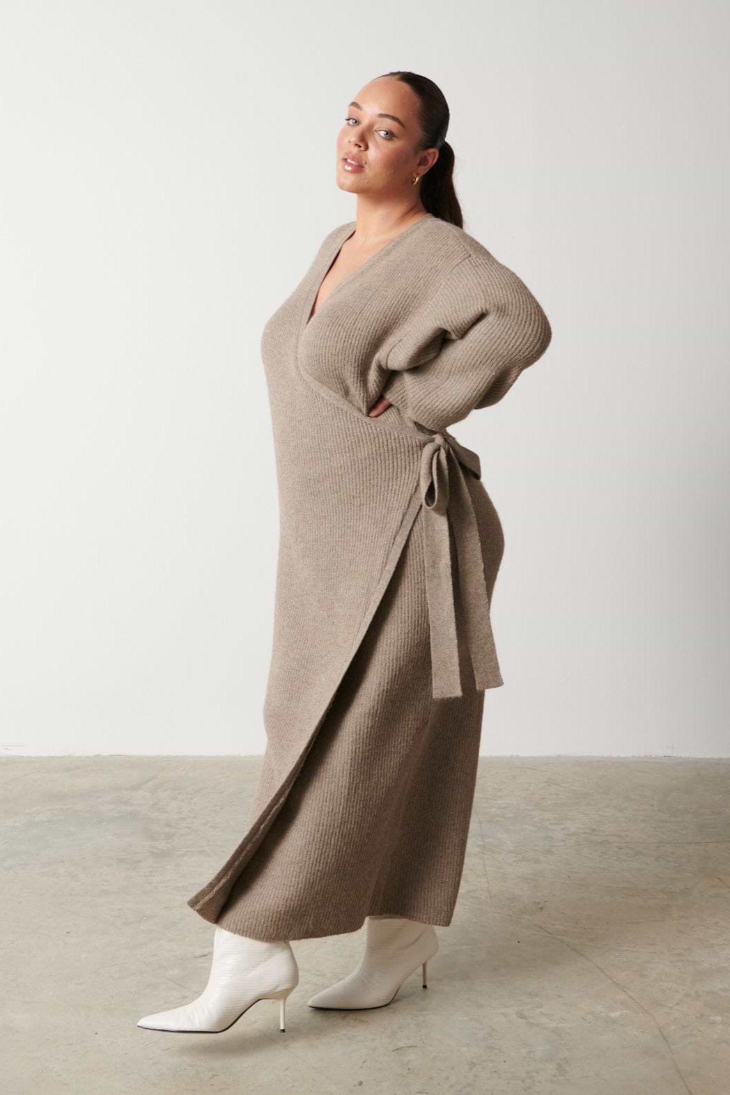 Kinsley Ribbed Wrap Dress Curve - Mushroom
