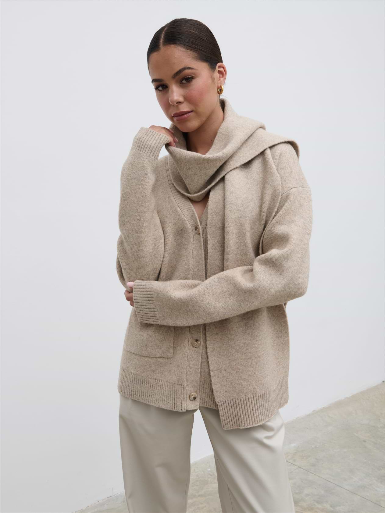 Murphy Cardigan Knit Scarf Set - Beige