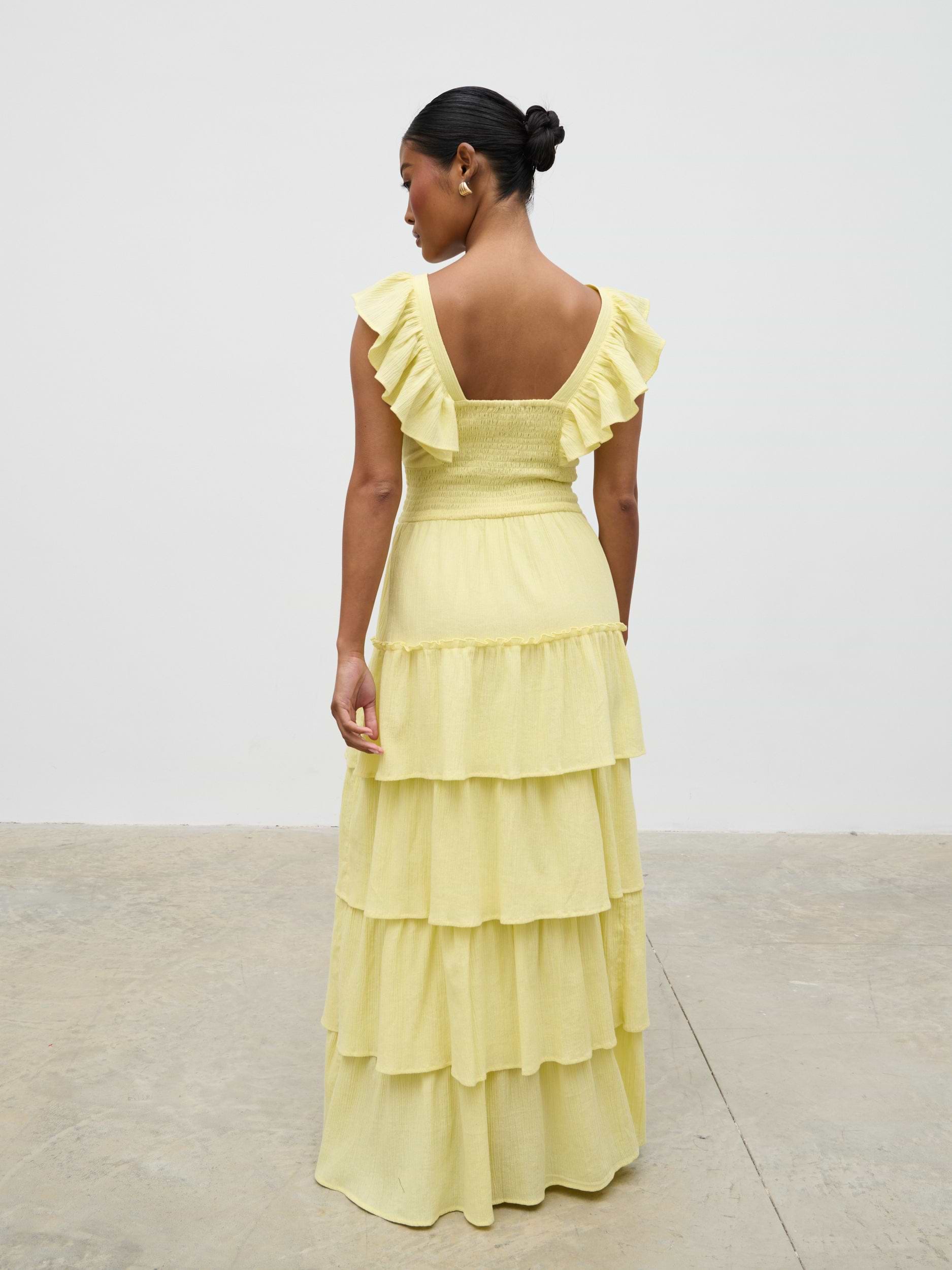 Elle Is 5'3" & Wears Size UK 6