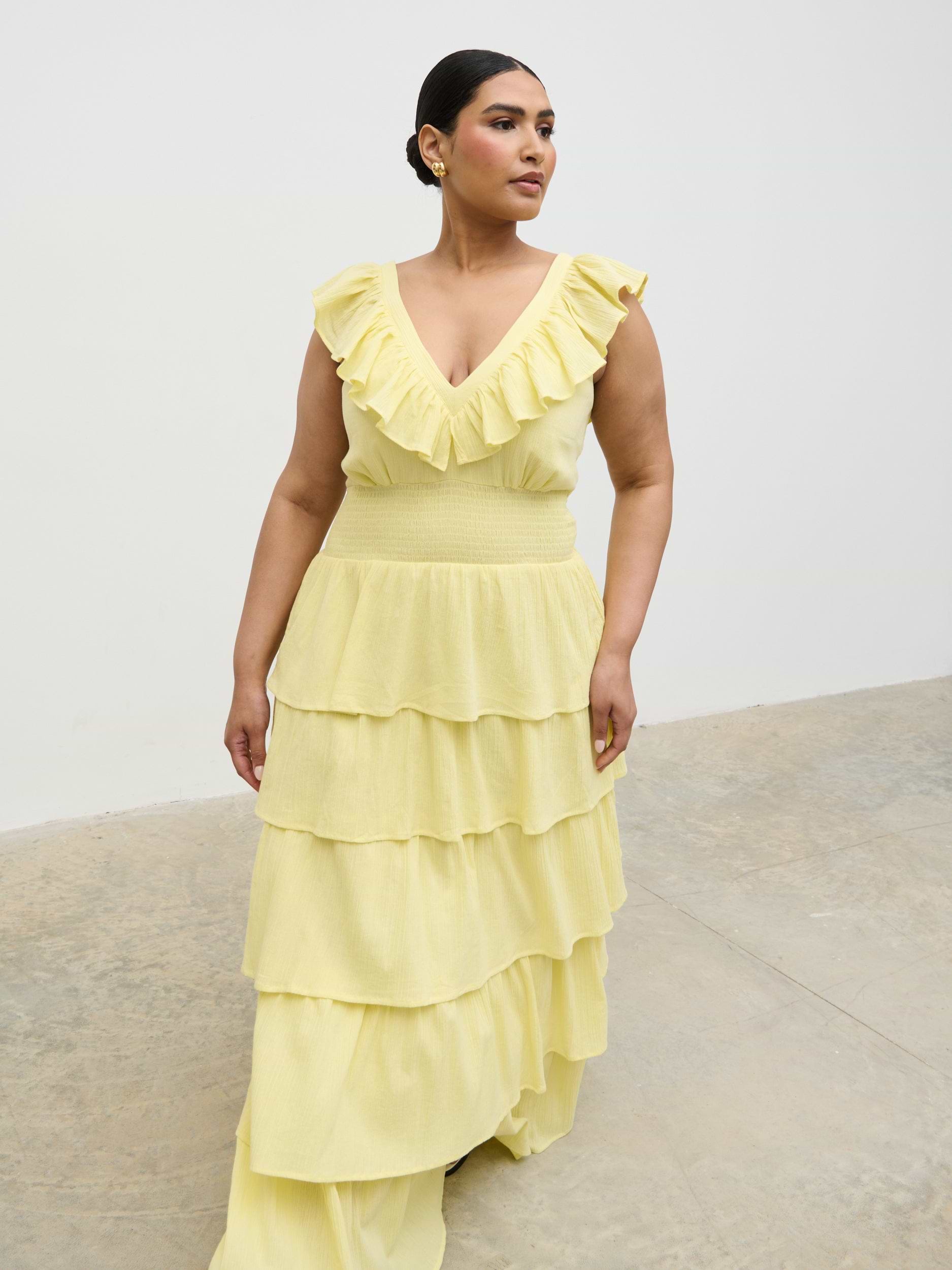 Souki Is 5'8" & Wears Size UK 18