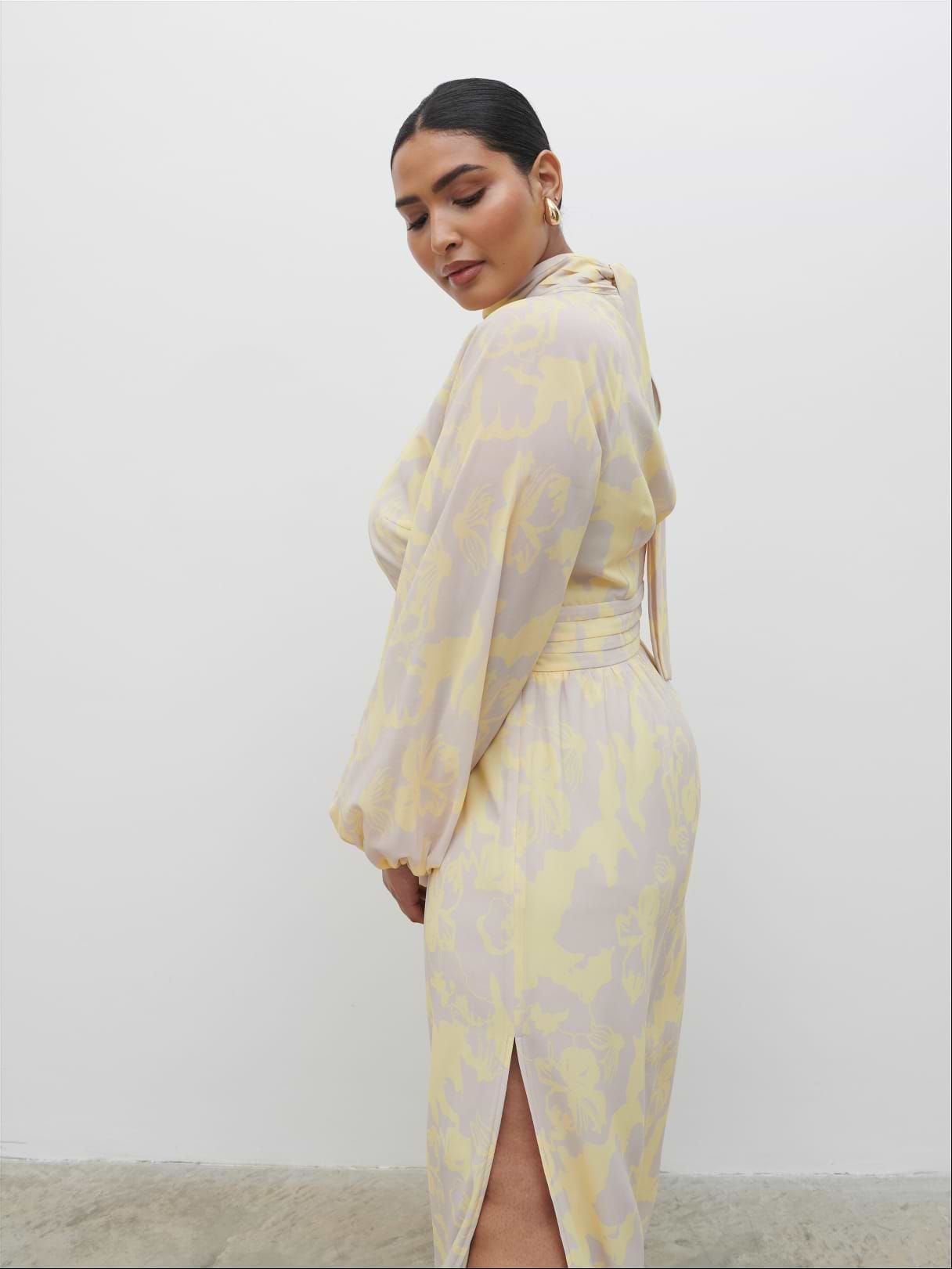 Steph Keyhole Maxi Dress Curve - Lemon and Beige Floral