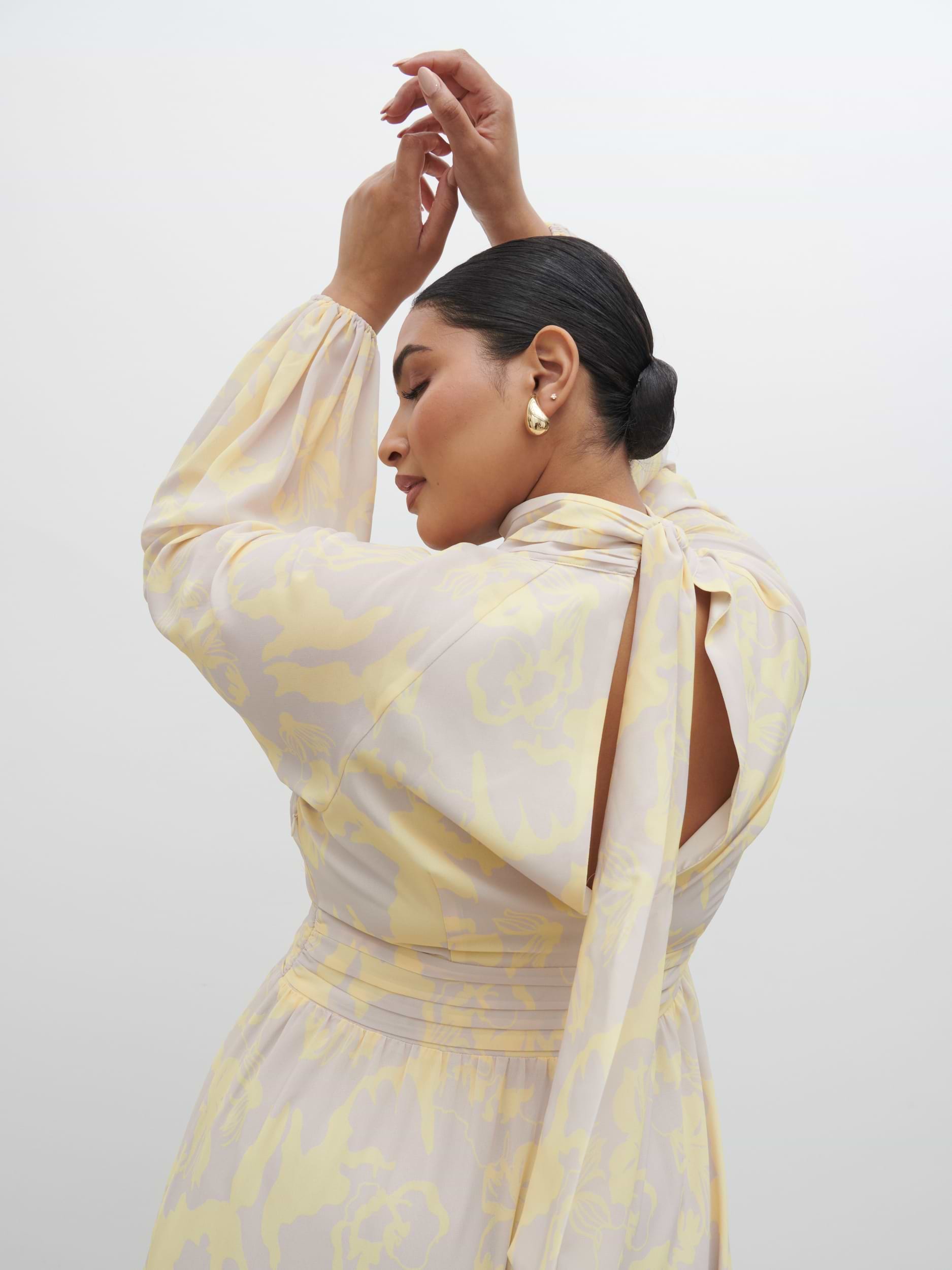 Steph Keyhole Maxi Dress Curve - Lemon and Beige Floral