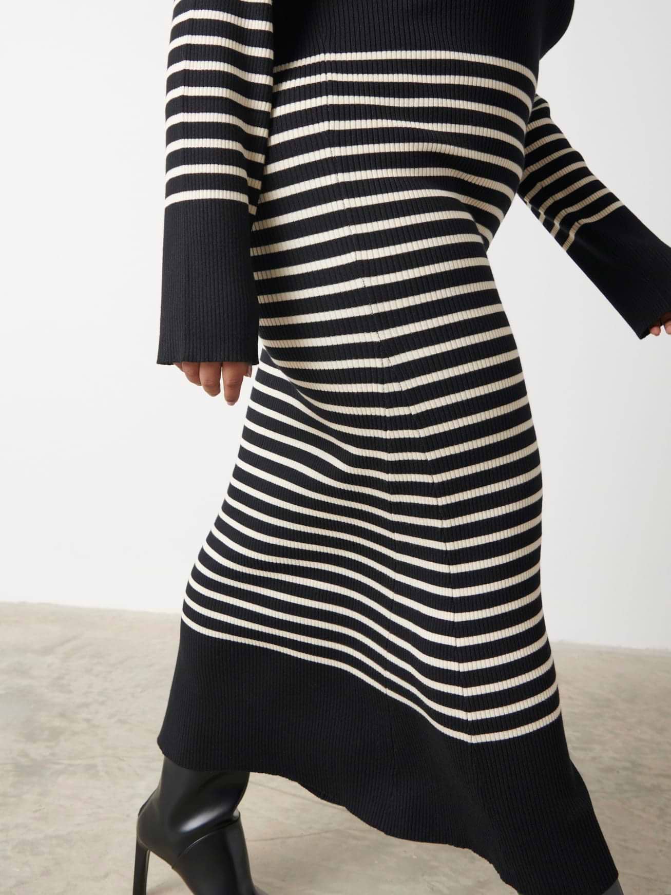 Vanessa Stripped Knit Dress Curve - Black and White Stripe
