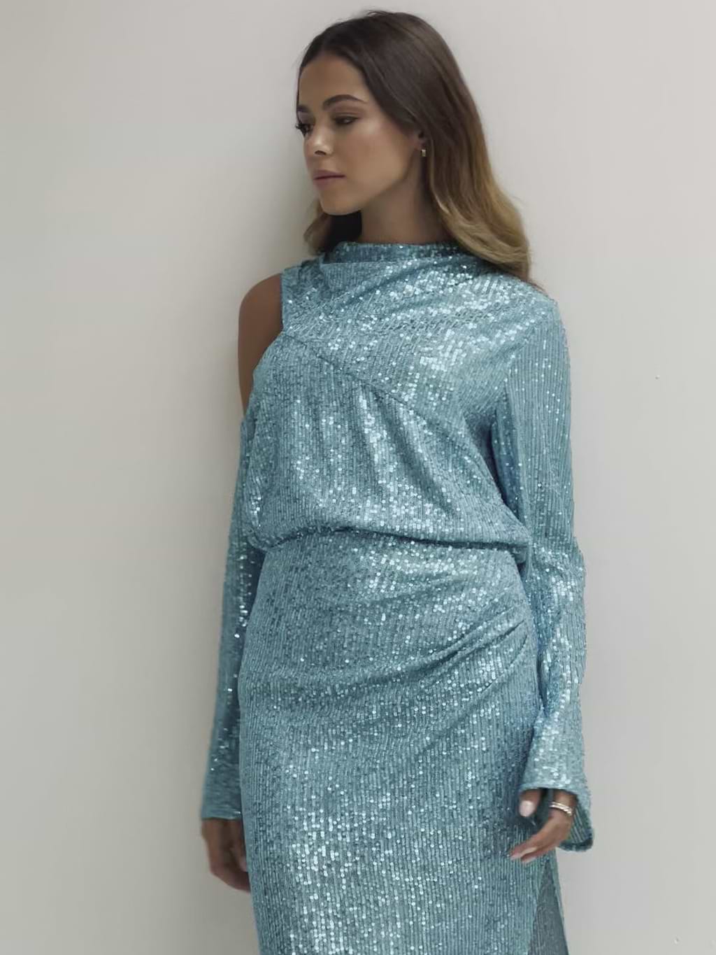 Elissa Is 5'8.5" & Wears Size UK 8|Hendrix Slit Sequin Skirt - Blue