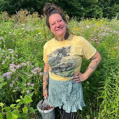 Tonya Snyder @thewildcarrotfarmstead Vego Garden Brand Ambassador