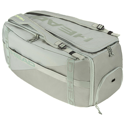 The light gray HEAD Pro Badminton Duffle Bag L LNLL features spacious compartments and adjustable shoulder straps for maximum convenience. It includes multiple zippered sections and is equipped with Climate Control Technology to maintain your gear in optimal condition.