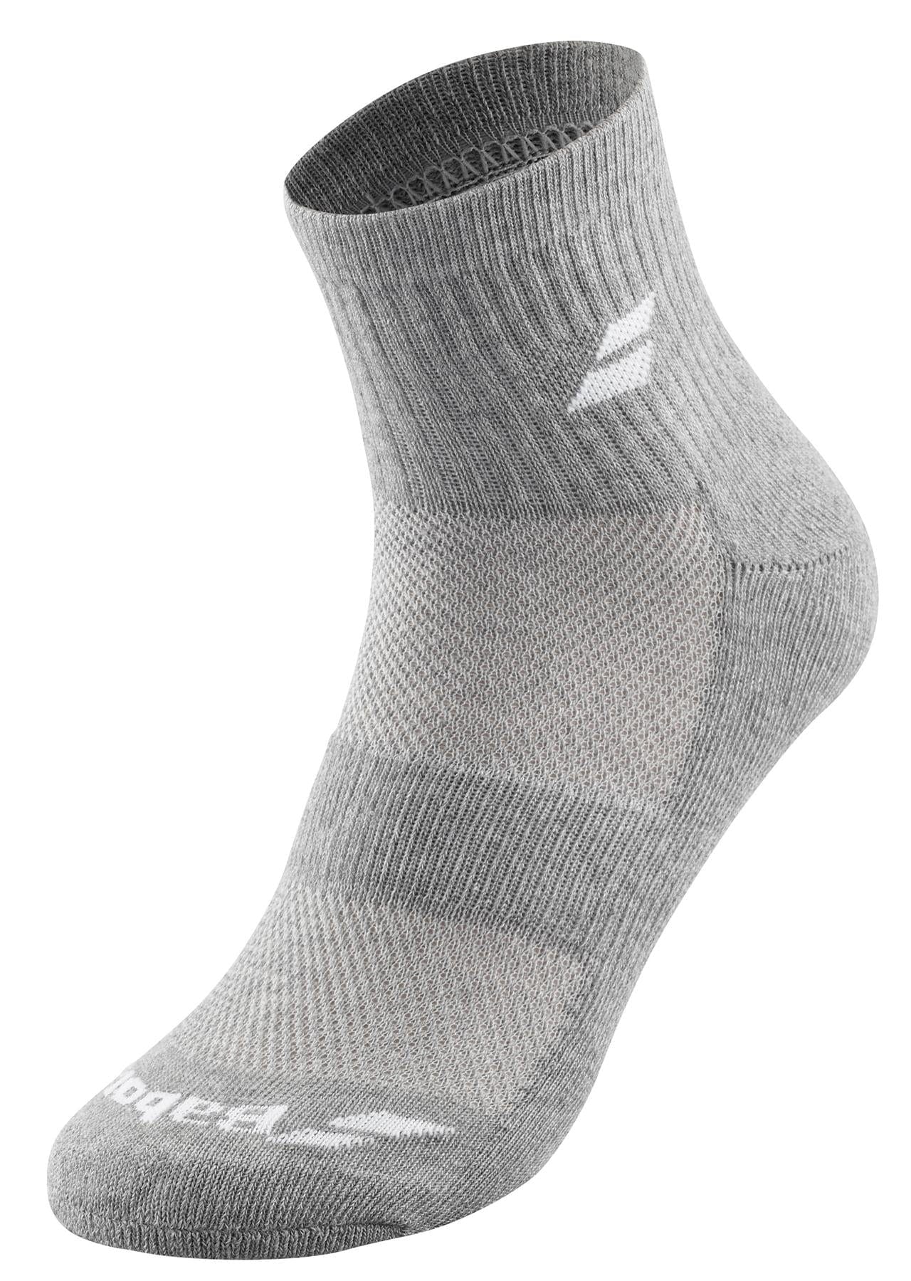 Experience optimal comfort and support with the Babolat Quarter 3 Pack Badminton Socks. These socks, available in white, blue, and grey, feature ribbed cuffs and a textured pattern for enhanced foot and ankle support. Ventilated zones improve breathability, while a subtle logo adds a touch of brand distinction at the top. Ideal for high-performance activities like badminton.