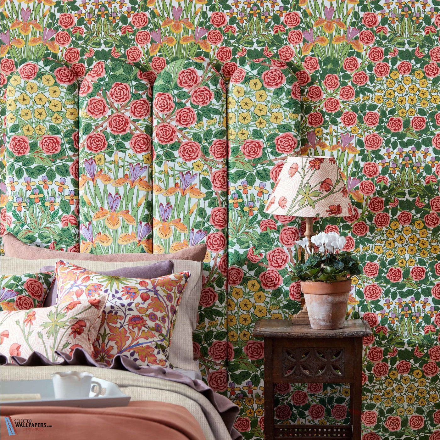 Campanula-behang-tapete-wallpaper-Morris & Co-Selected-Wallpapers-Interiors