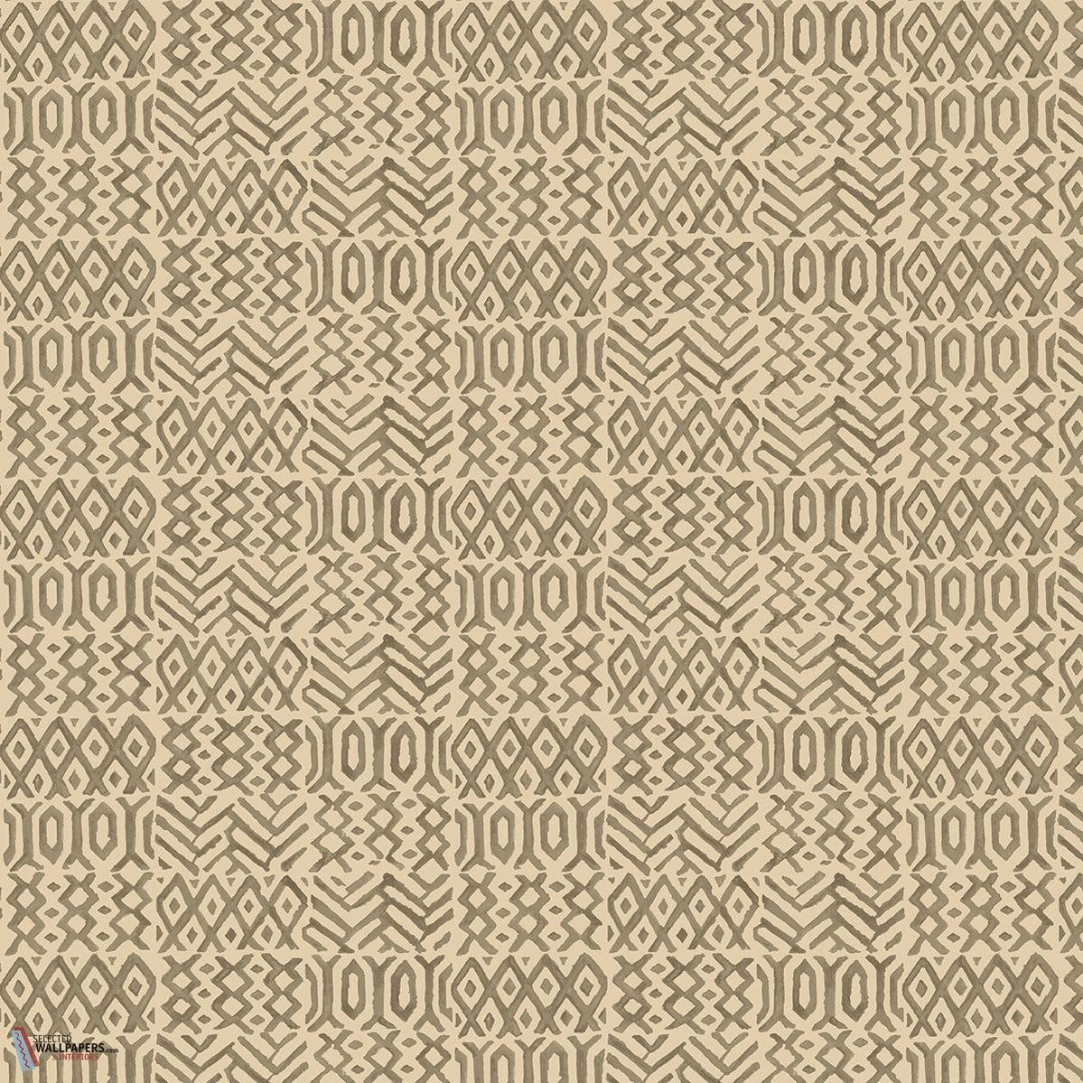 Chimneys behang-GP&J Baker-Nutmeg-Rol-Selected Wallpapers-Interiors