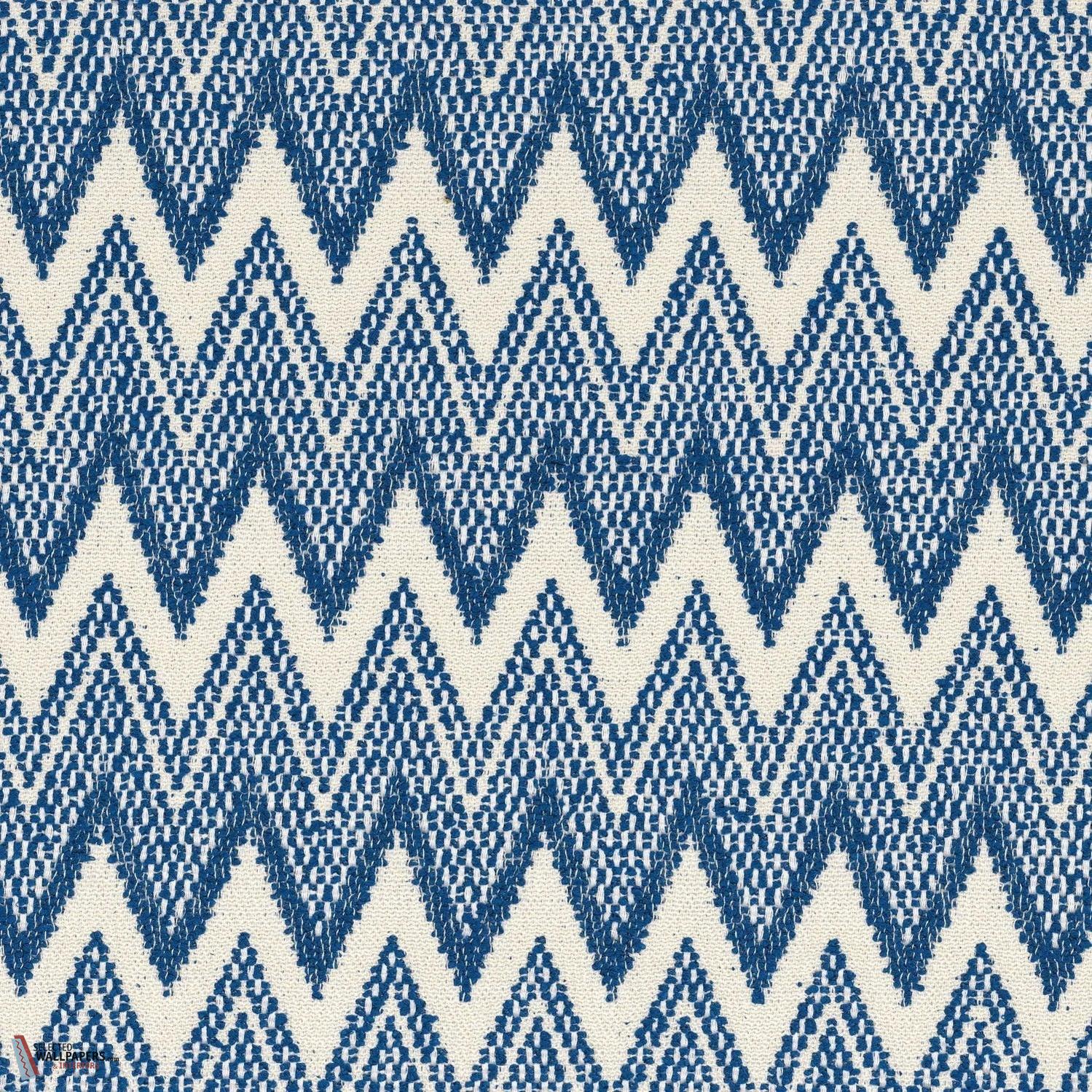 Hozho stof-Casamance-Bleu-Meter (M1)-Selected Wallpapers-Interiors