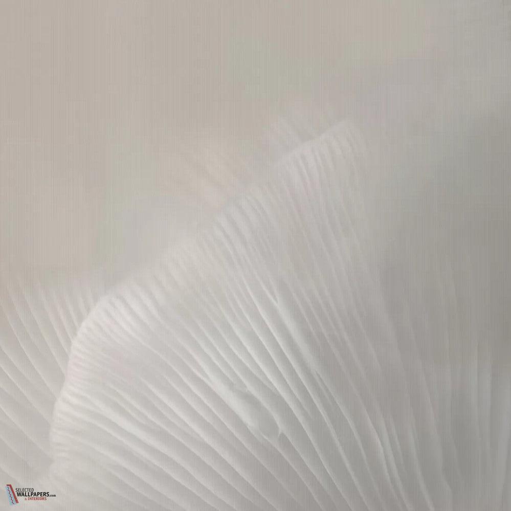 Siren Song behang-Tecnografica-Taupe A-Fabric Vinyl-M2-Selected Wallpapers-Interiors