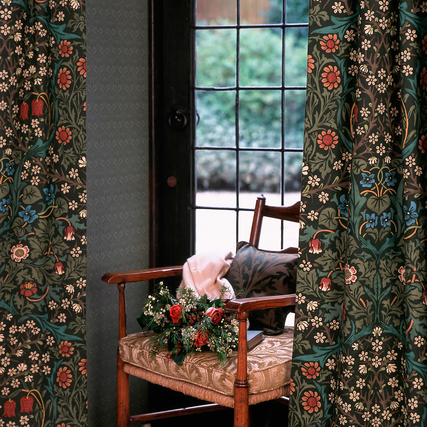 Blackthorn stof-Fabric-Tapete-Morris & Co-Selected Wallpapers