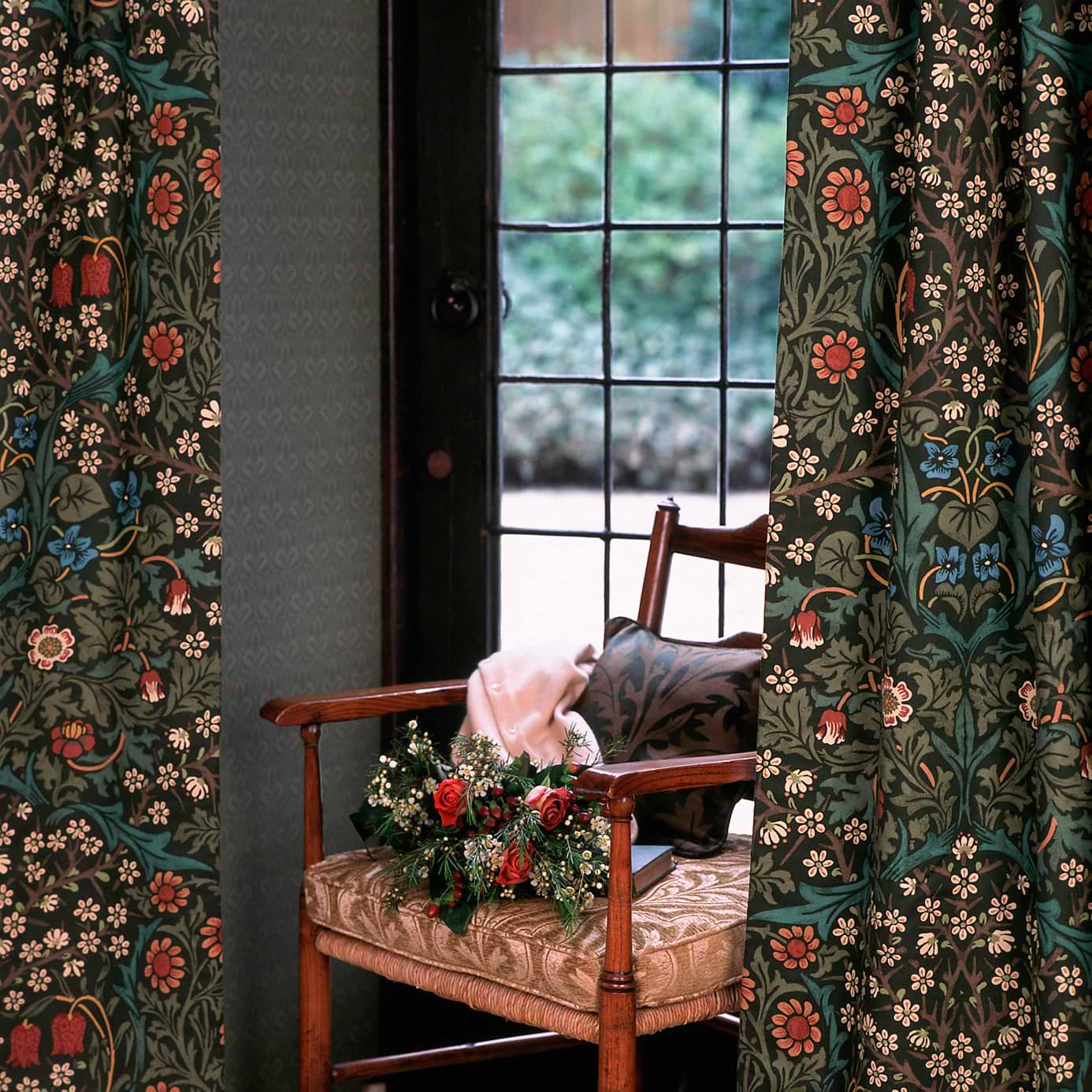Blackthorn stof-Fabric-Tapete-Morris & Co-Selected Wallpapers