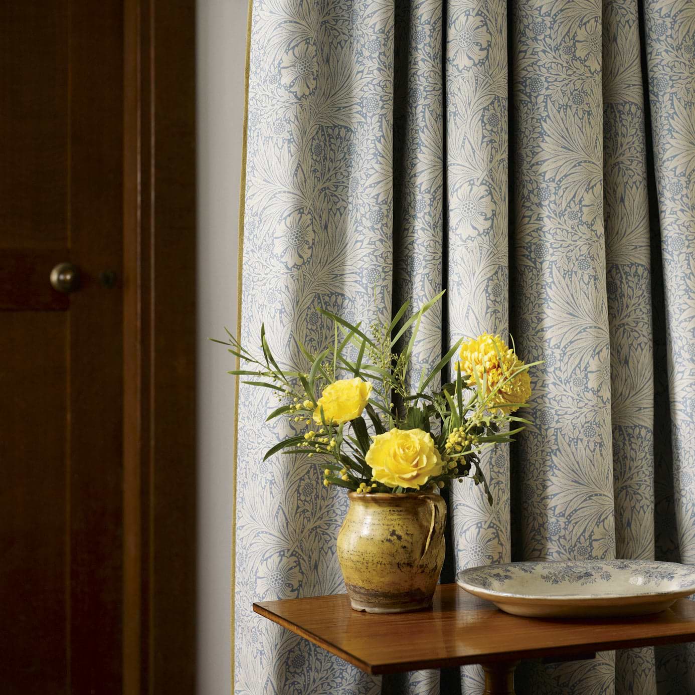 Marigold stof-Fabric-Tapete-Morris & Co-Selected Wallpapers