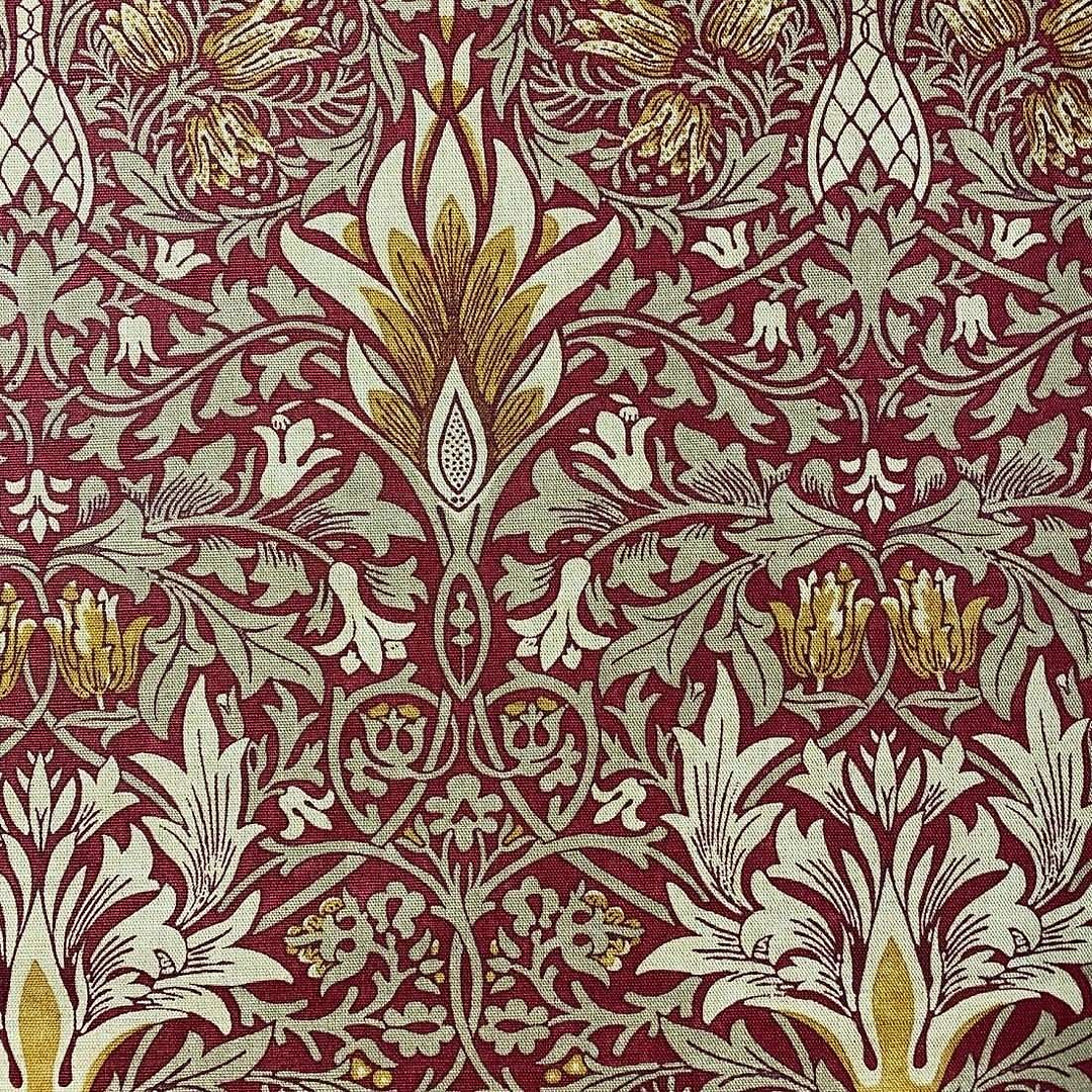 Snakeshead stof-Fabric-Tapete-Morris & Co-Claret/Gold-Meter (M1)-226459-Selected Wallpapers