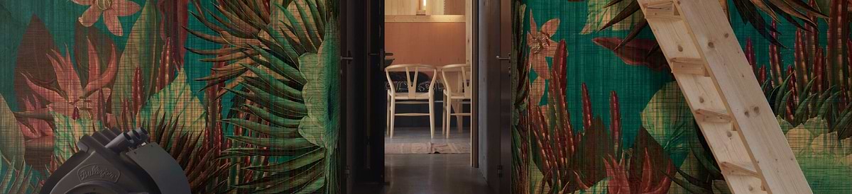 Daisy James behang: Transformeer je interieur met artistieke elegantie