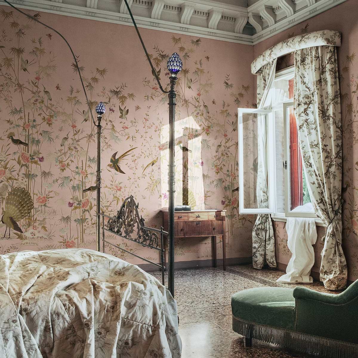 Chinoiserie Garden wallpaper collection van Sandberg — Oosterse elegantie with tijdloze paintijning