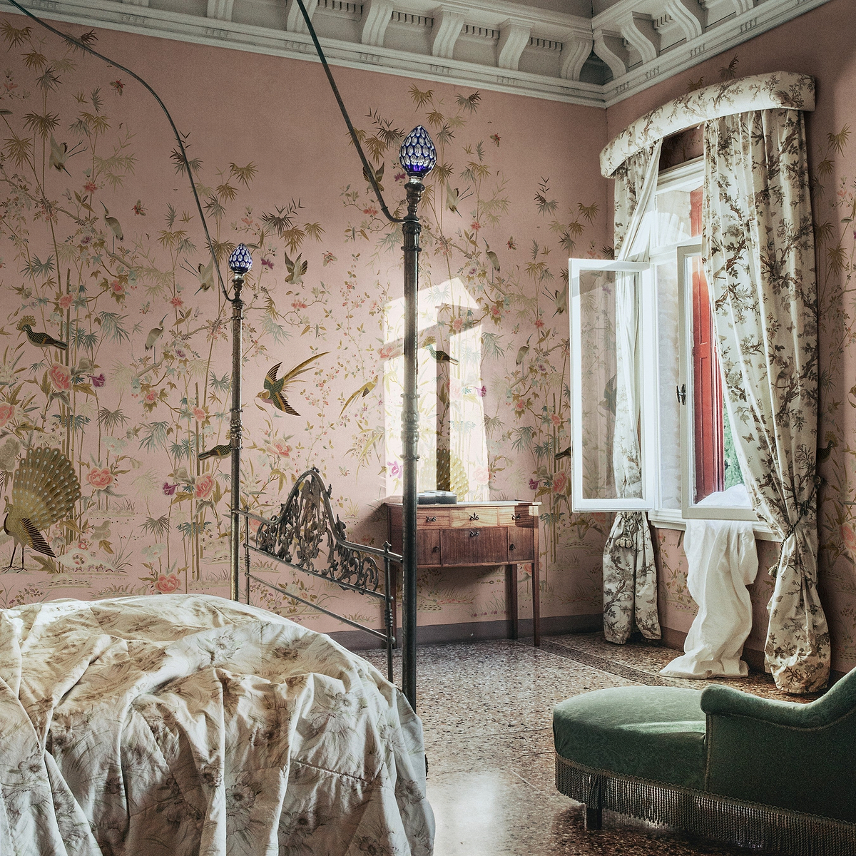 Chinoiserie Garden wallpaper collection van Sandberg — Oosterse elegantie with tijdloze paintijning