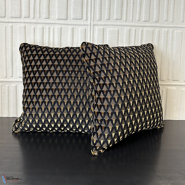 Amuleto kussen-Dedar-Selected-Wallpapers-Interiors