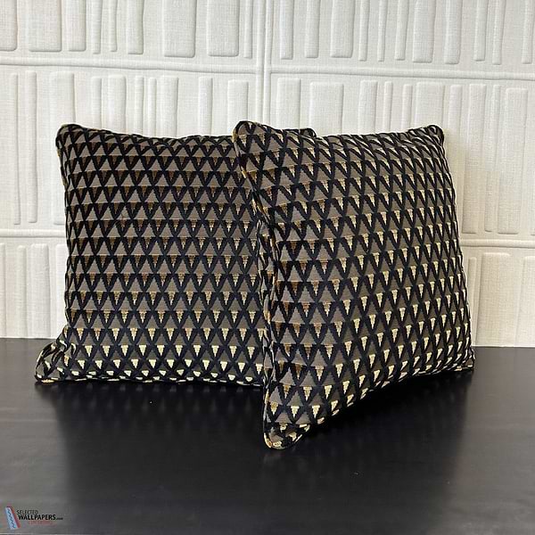 Amuleto kussen-Dedar-Selected-Wallpapers-Interiors