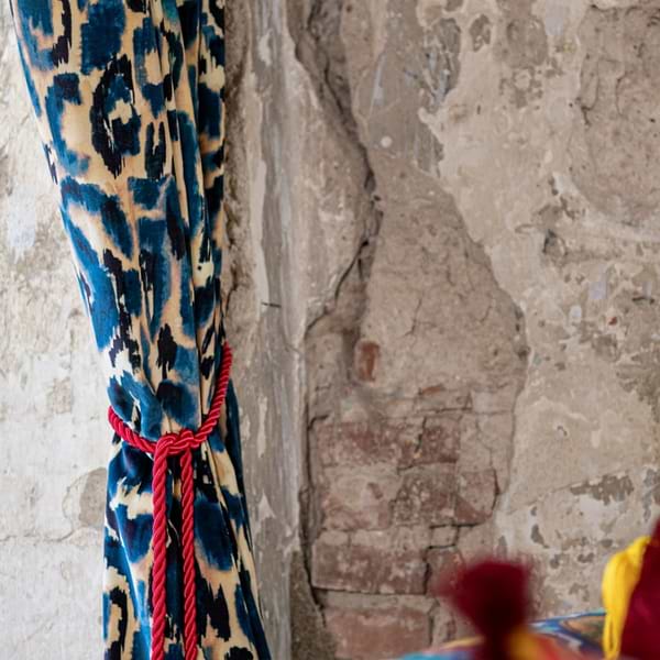 Blu Selvaggio stof-Mind the Gap-fabric-stoff-Selected-Wallpapers-Interiors