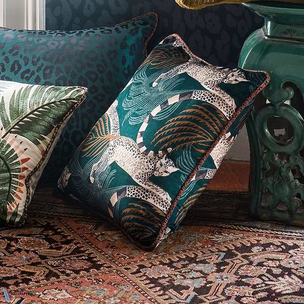 Delilah Velvet Kussen-Kussen-Romo-Kissen-Cushion-Selected Interiors