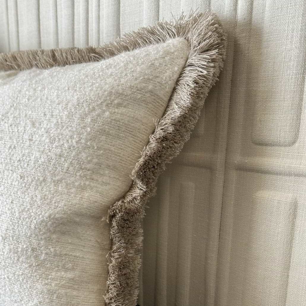 Louni kussen-Pierre Frey-Selected-Wallpapers-Interiors