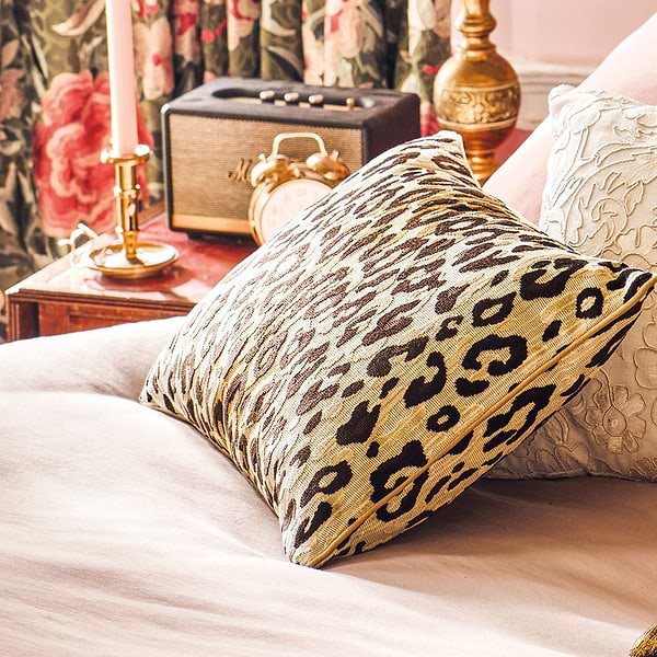 Mimi Velvet Kussen-Kussen-Romo-Kissen-Cushion-Selected Interiors