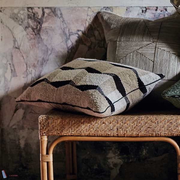 Muoto Kussen-Black Edition-Kissen-Cushion-Selected Interiors