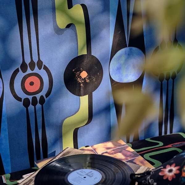 Take Five behang-Mind the Gap-Selected Wallpapers-Interiors