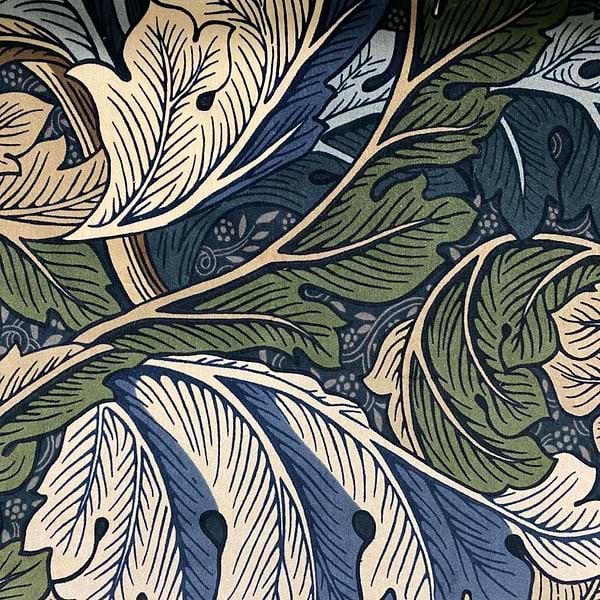 Acanthus Velvet stof-Fabric-Tapete-Morris & Co-Slate Blue/Thyme-Meter (M1)-226401-Selected Wallpapers