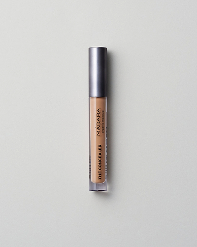 MÁDARA Organic Skincare concealer pine A6114 concealer product photo on plain background.