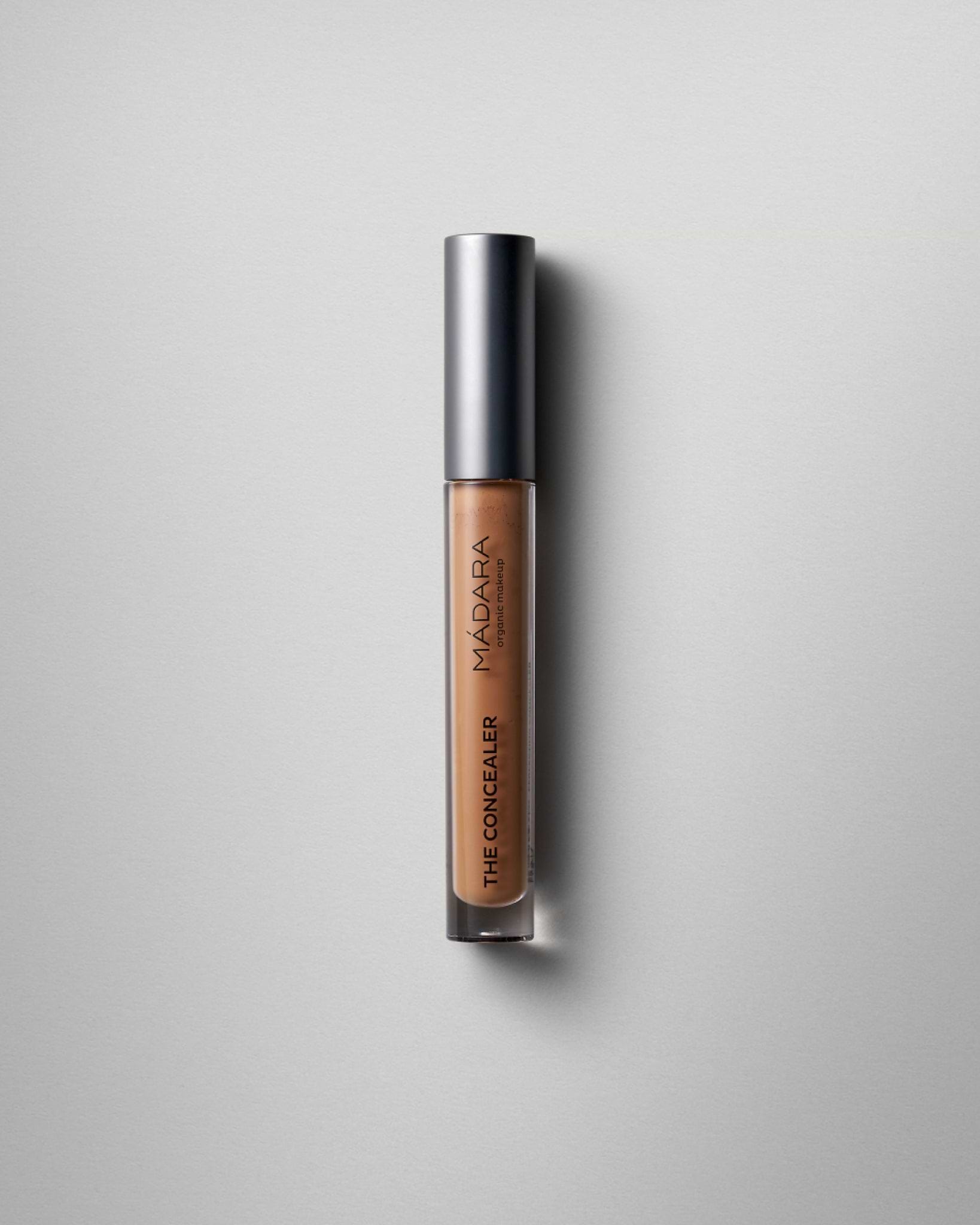 MÁDARA Organic Skincare concealer hazelnut madara A6104 concealer product photo on plain background.