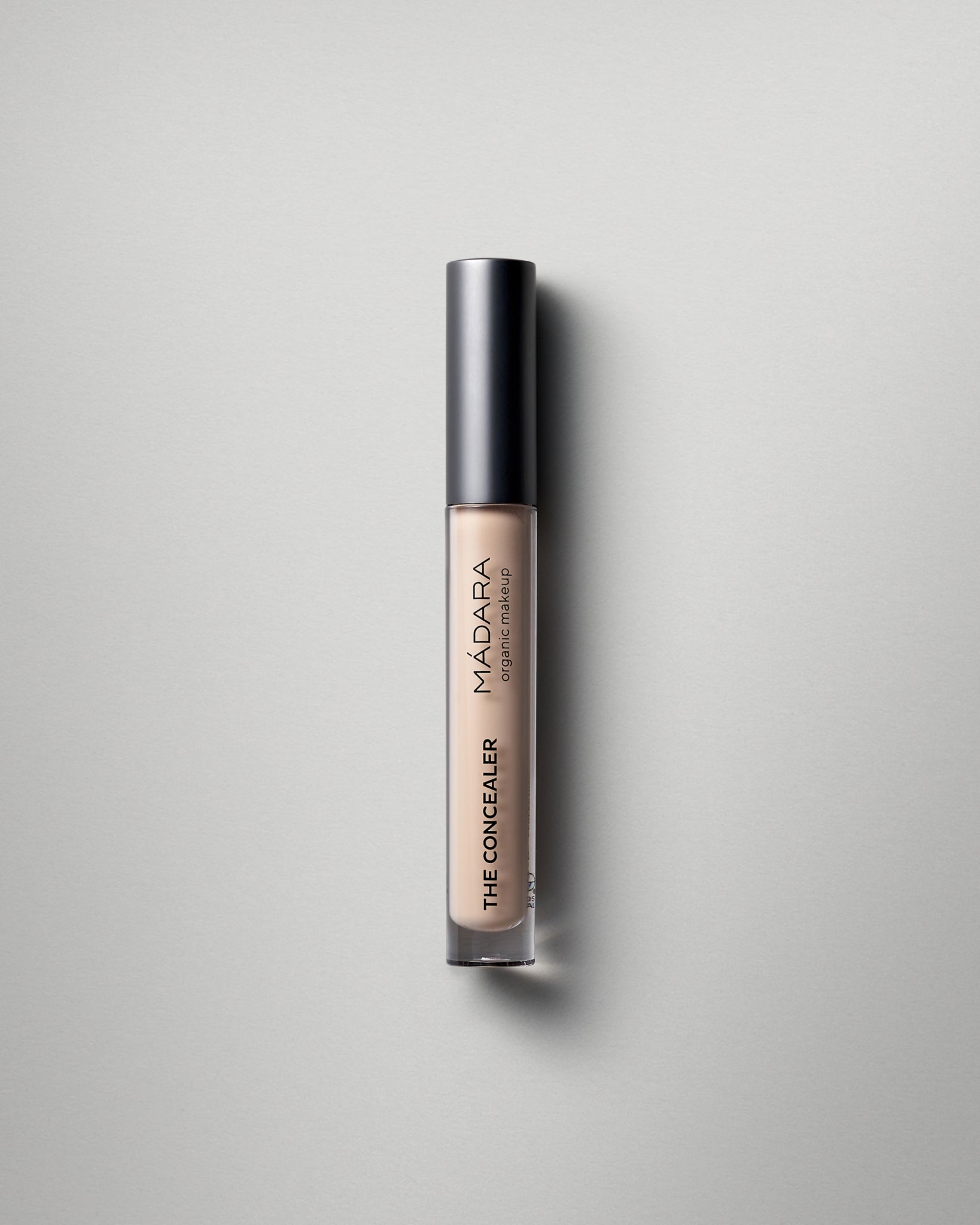 MÁDARA Organic Skincare concealer vanilla madara A6100 concealer product photo on plain background.