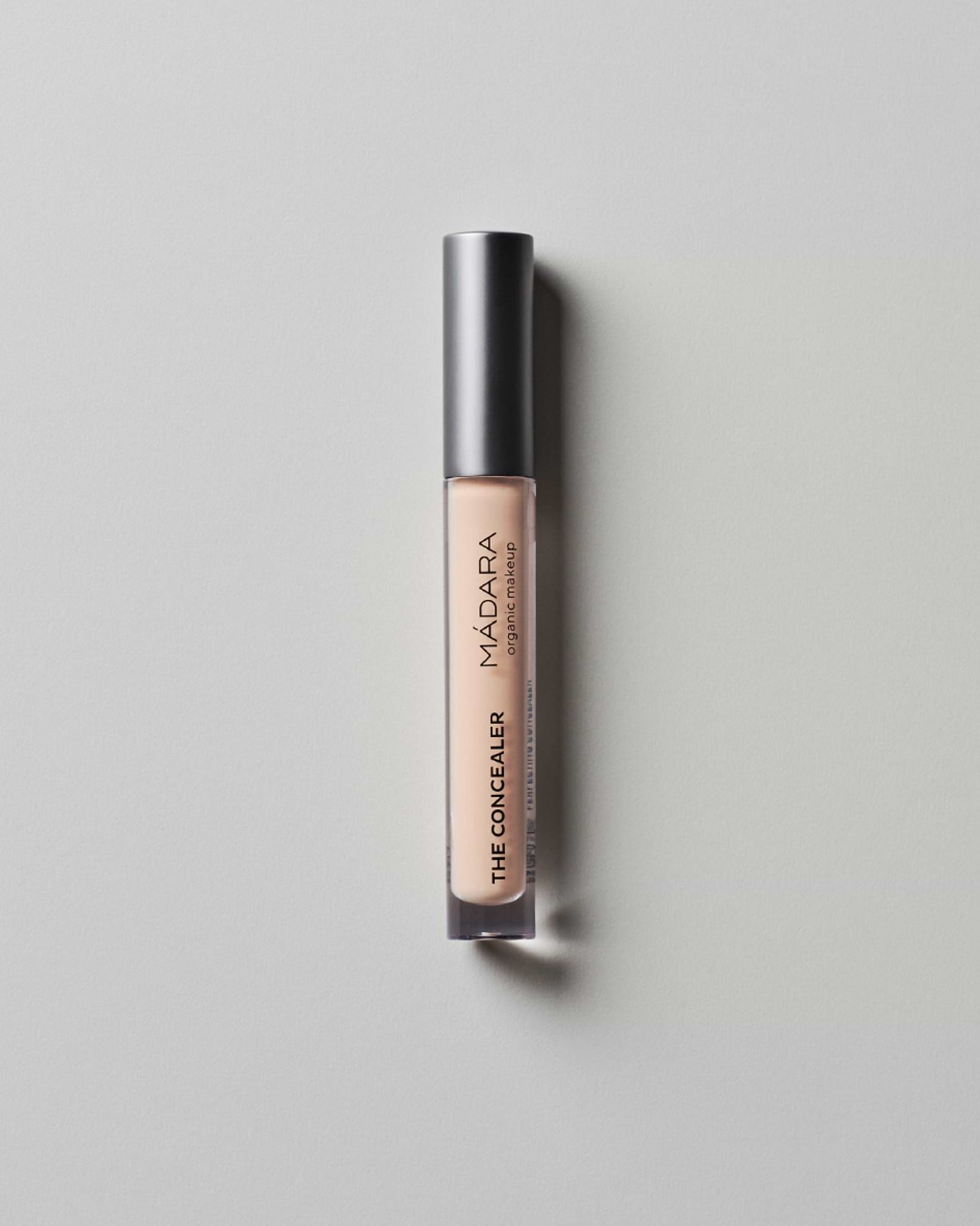 MÁDARA Organic Skincare concealer warm latte madara A6108 concealer product photo on plain background.