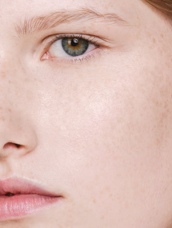 Close-up of Madara Luminous Perfecting Concealer model wearing shade VANILLA 15