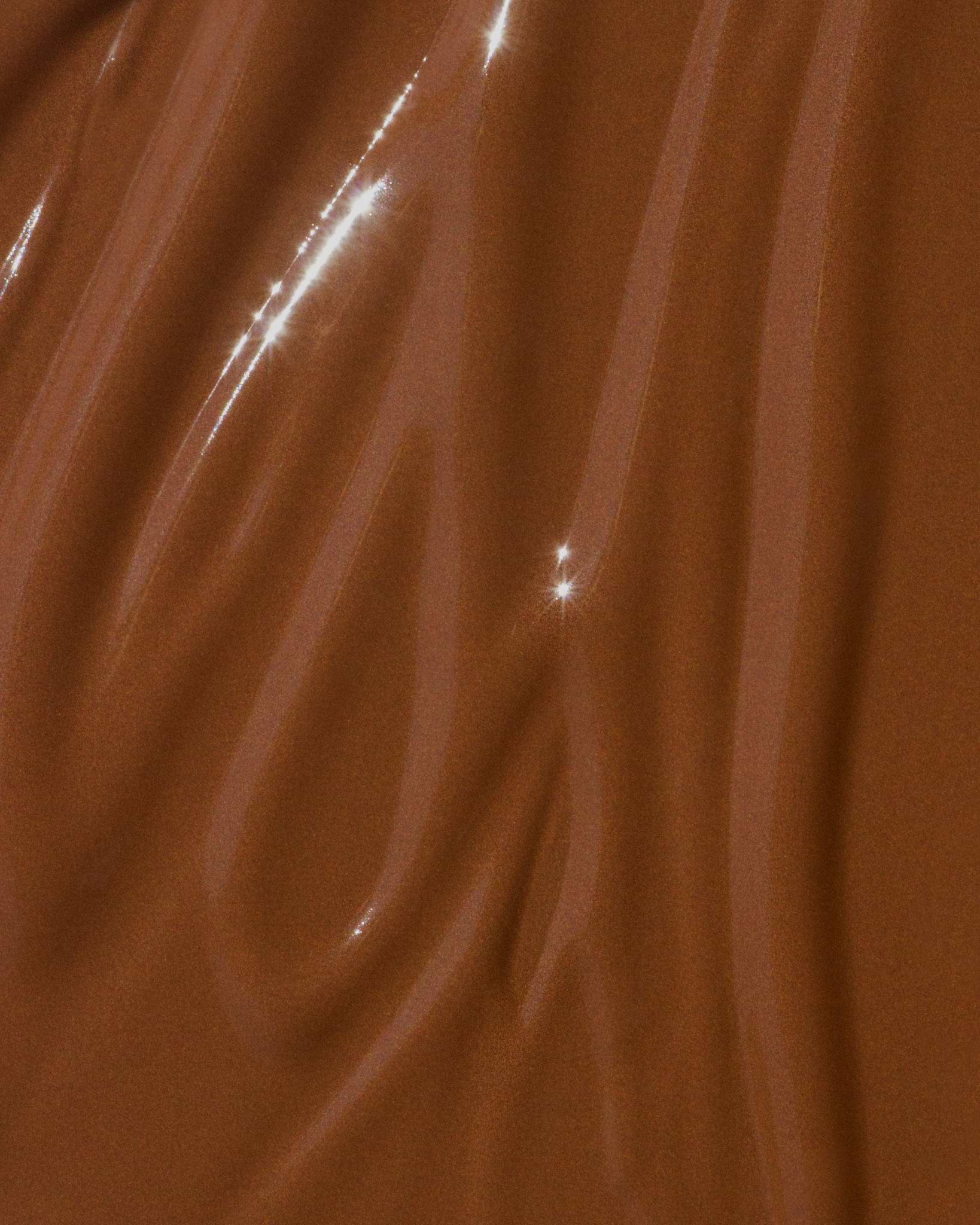 Texture close-up of MÁDARA Organic Skincare skin equal chestnut A6067 �swatch demonstrates consistency and finish.