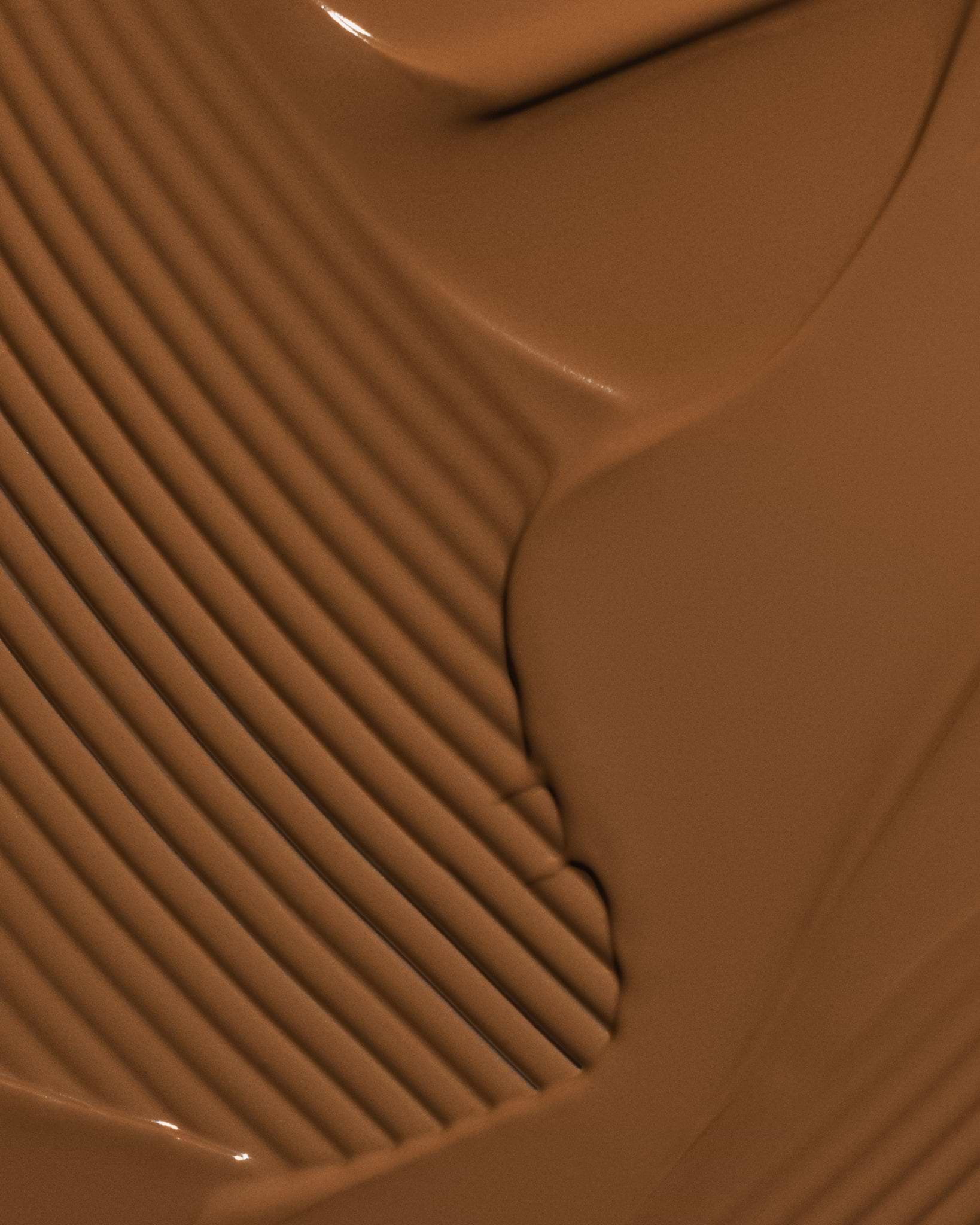 Texture close-up of MÁDARA Organic Skincare skinonym auburn A6094 �swatch demonstrates consistency and finish.