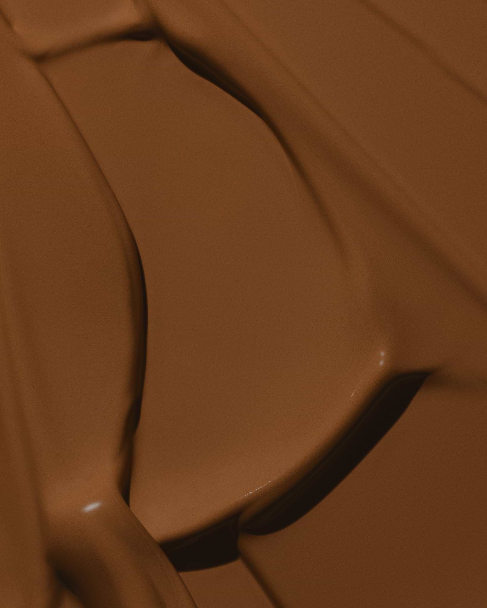 Texture close-up of MÁDARA Organic Skincare skinonym fudge A6095 �swatch demonstrates consistency and finish.