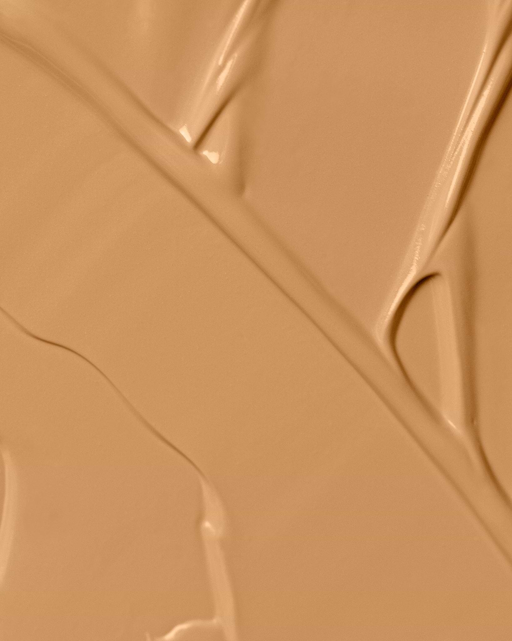 Texture close-up of MÁDARA Organic Skincare skinonym golden sand A6086 �swatch demonstrates consistency and finish.