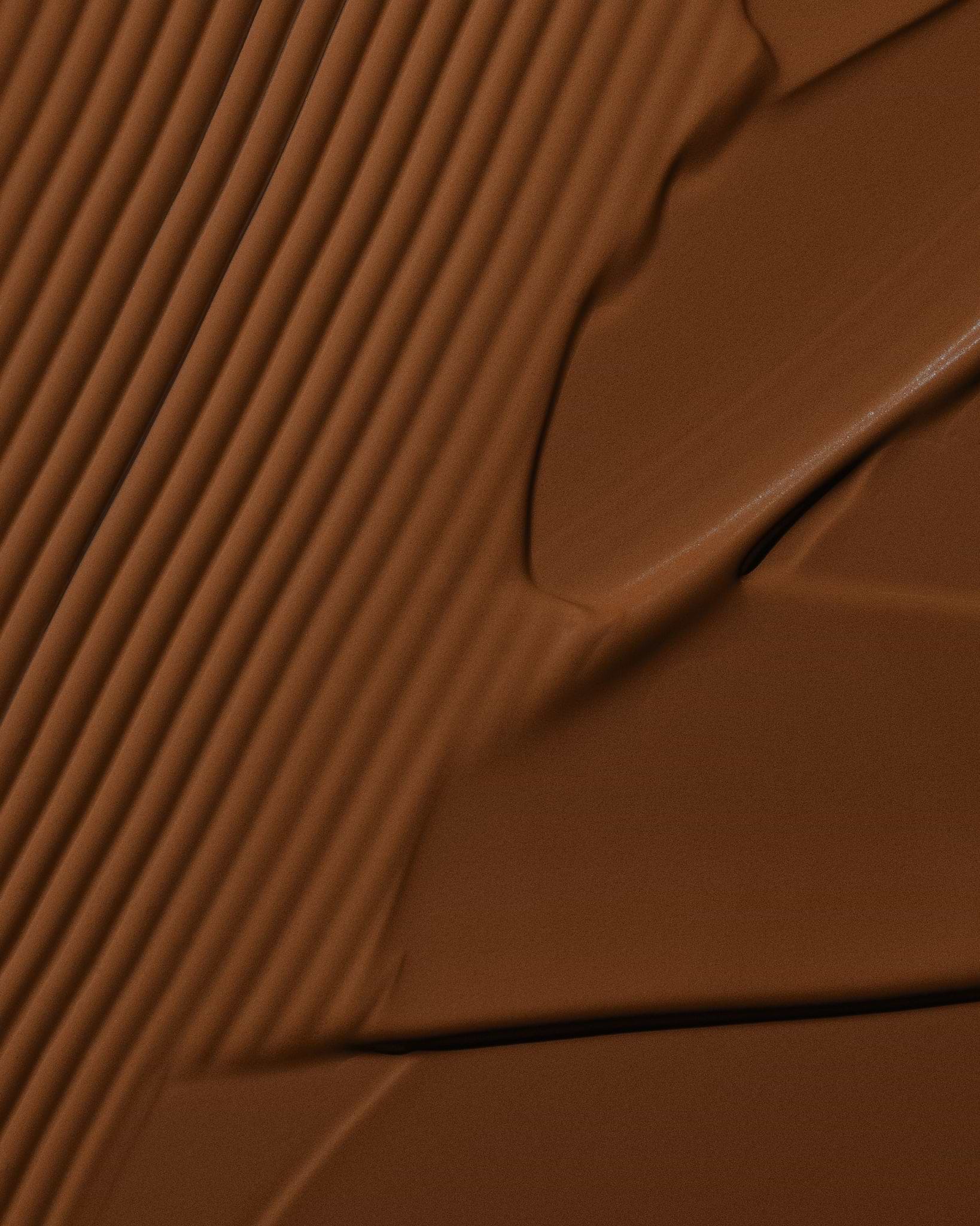 Texture close-up of MÁDARA Organic Skincare skinonym umber A6096 �swatch demonstrates consistency and finish.