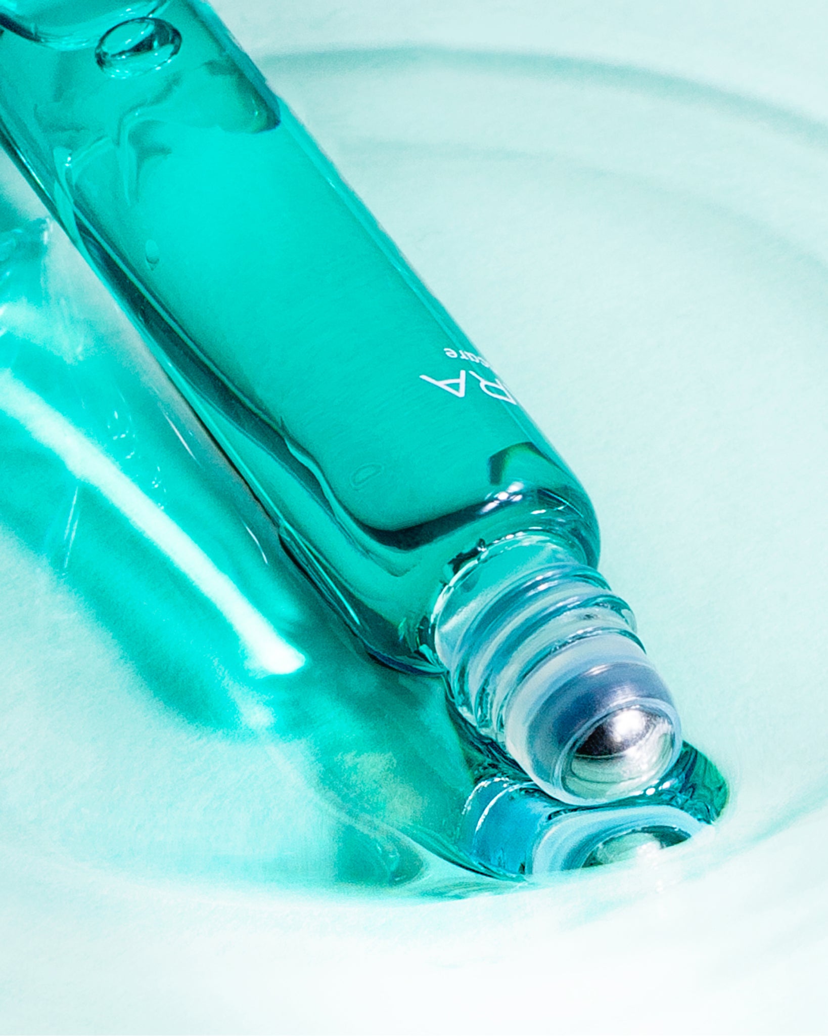 MADARA ACNE Spot roll-on applicator