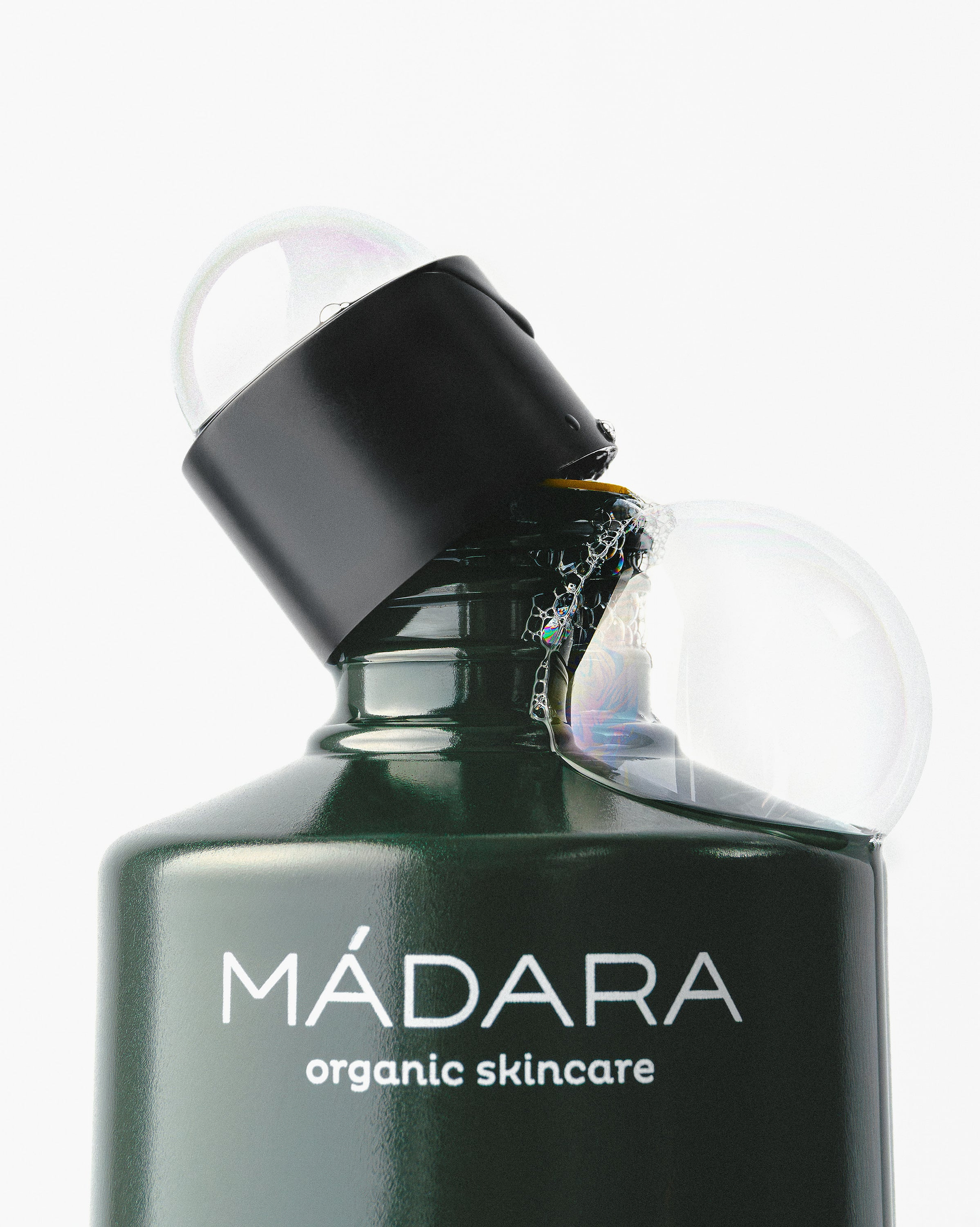 Mádara organic skincare grow volume shampoo